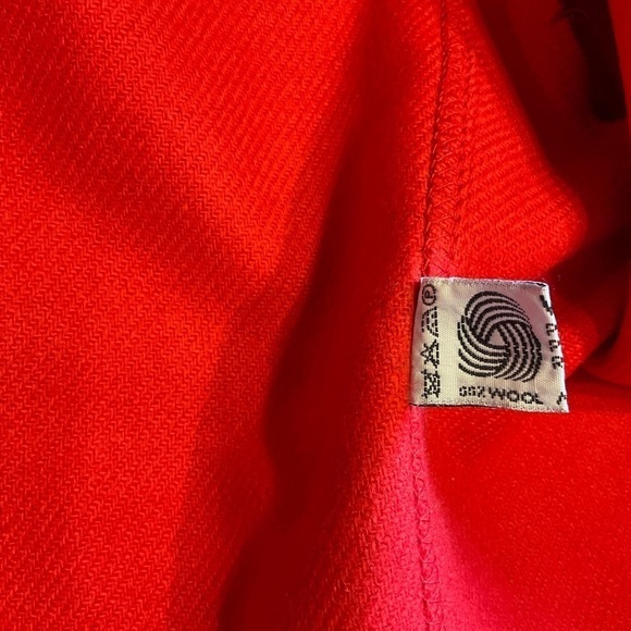 Weinberg Paris Designer lightweight wool red 2 button blazer with pockets. - Picture 6 of 8